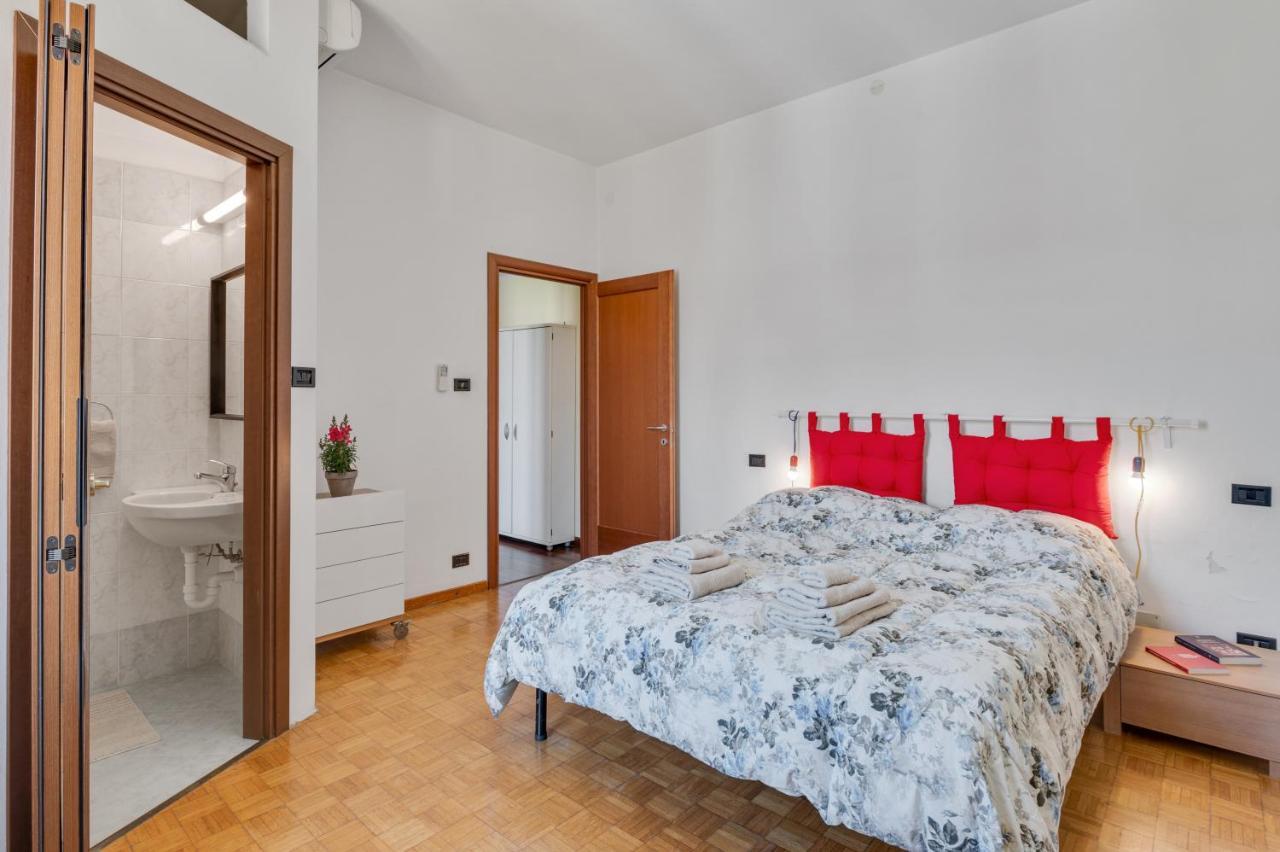 Oltretorrente Ampio Appartamento Con Balconi Parma Buitenkant foto