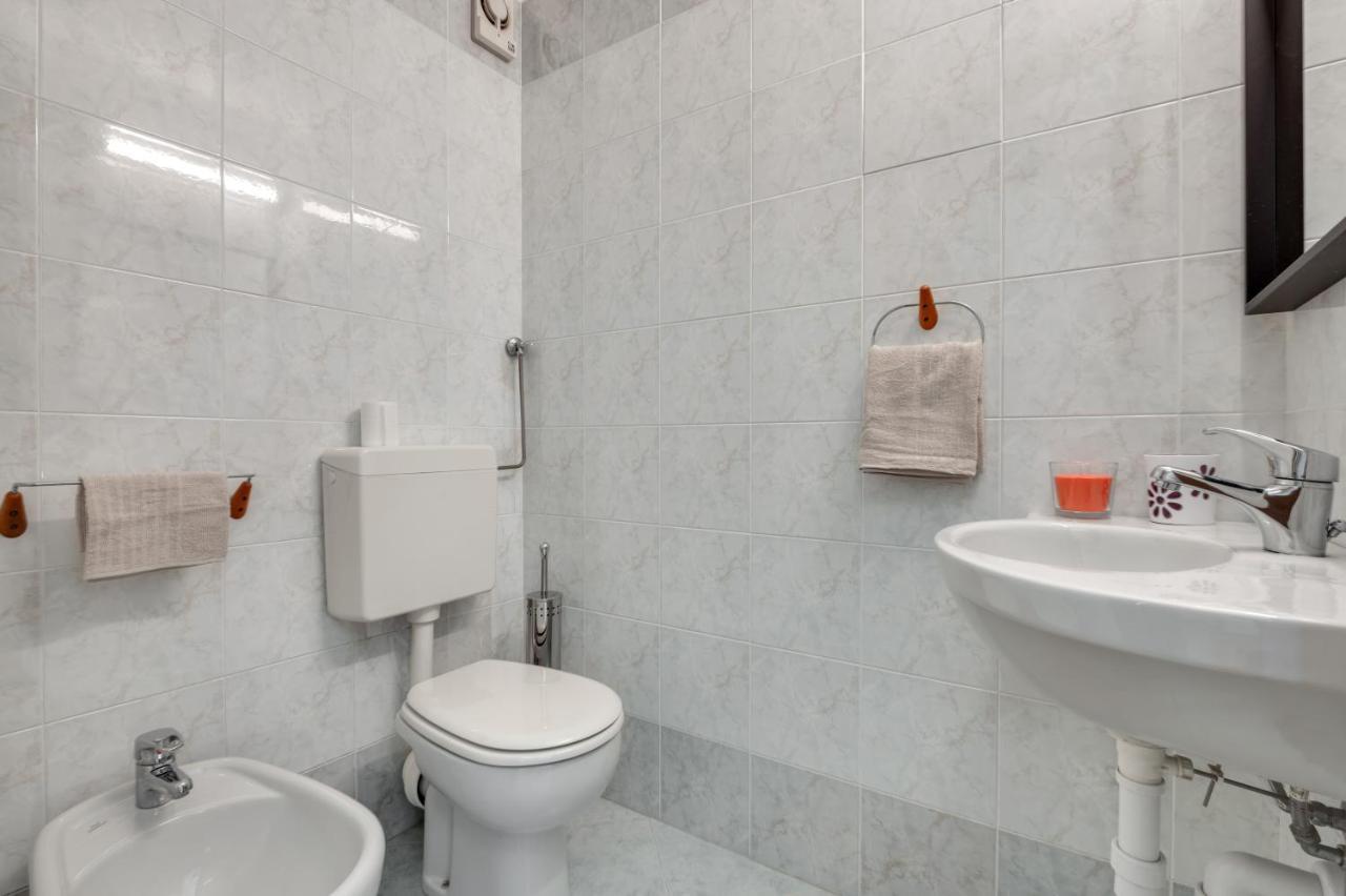 Oltretorrente Ampio Appartamento Con Balconi Parma Buitenkant foto